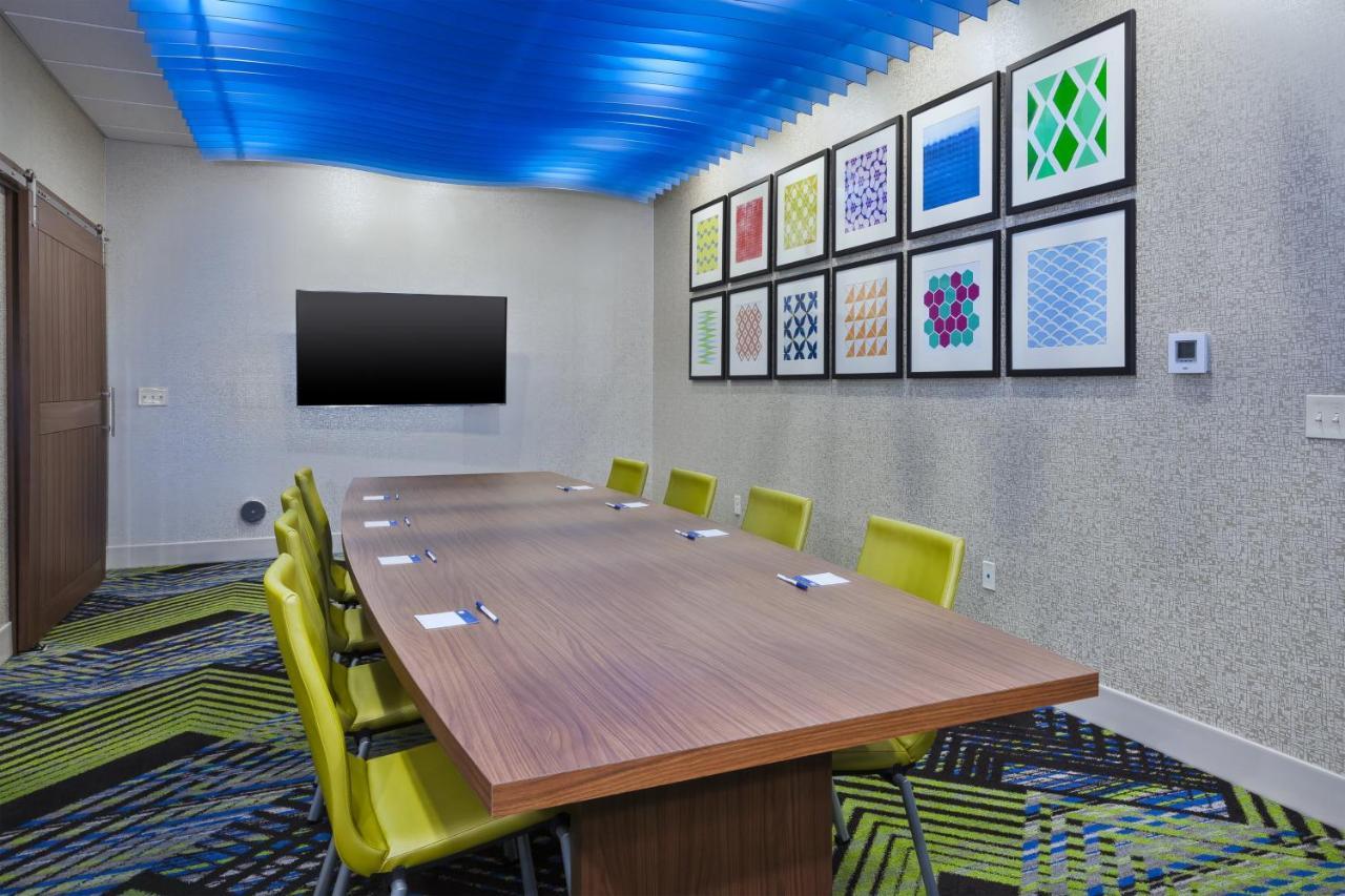 Holiday Inn Express & Suites - Painesville - Concord By Ihg Εξωτερικό φωτογραφία